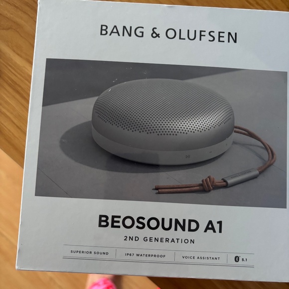 Bang & Olufsen Beosound A1 - Picture 1 of 2